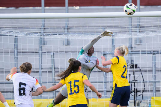 Goalkeeper Sofia Hjern and Emma Pennsäter of Sweden