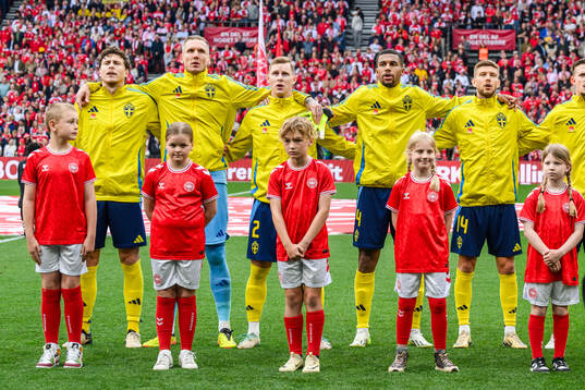 Victor Nilsson Lindelöf, goalkeeper Robin Olsen, Emil Krafth, Isak Hien and Anton Salétros of Sweden