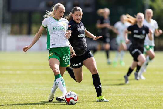Hammarbys Ellen Wangerheim och Växjö DFFs Emma Holmqvist