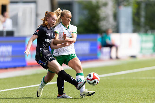 Växjö DFFs Tilde Johansson och Hammarbys Smilla Holmberg