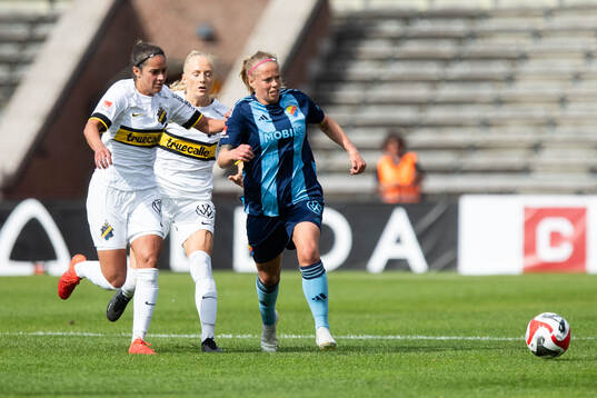 AIKs Michelle Rojas Flores och Djurgårdens Therese Åsland