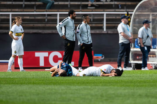 Djurgårdens Alexsandra Lobanova och AIKs Michelle Rojas