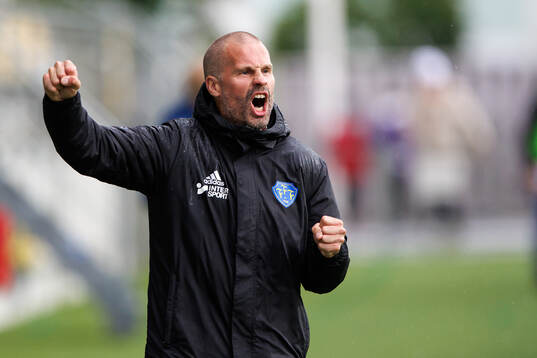 Falkenbergs tränare Christoffer Andersson jublar