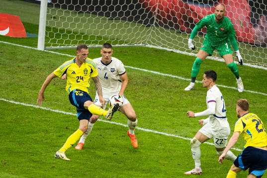 Gustaf Nilsson of Sweden against Nikola Milenkovic of of Serbia