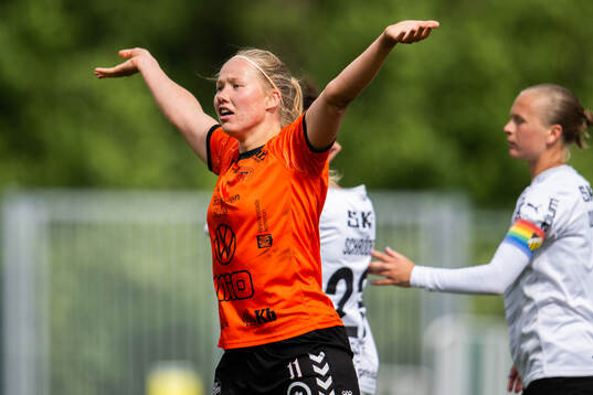 Kristianstads Hlin Eiriksdottir jublar efter målet av Emmi Alanen (ej på bild)