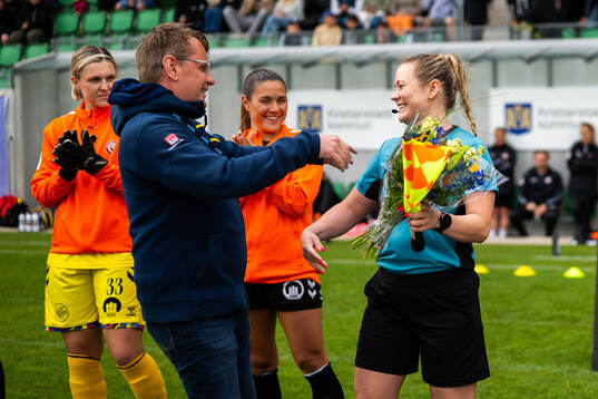 Assisterande domare Laura Rapp blev hyllad