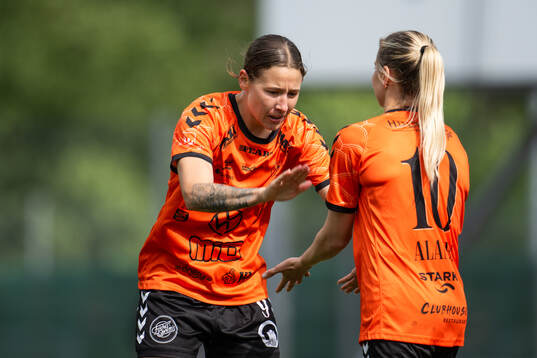 Kristianstads Emmi Alanen och Tabitha Michelle Tindell