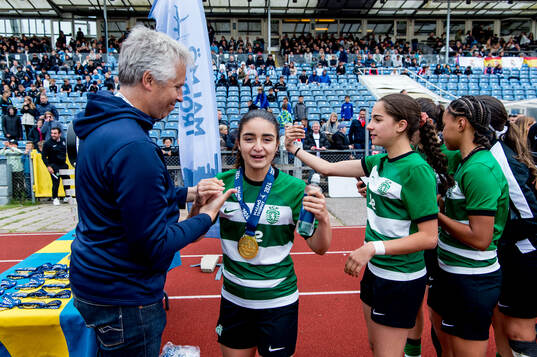 Sporting Club de Portugals spelare tar emot guldmedaljerna