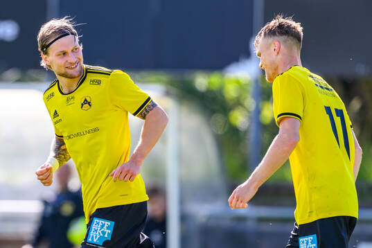 Astrios Viktor Håkansson och Isak Petersson jublar
