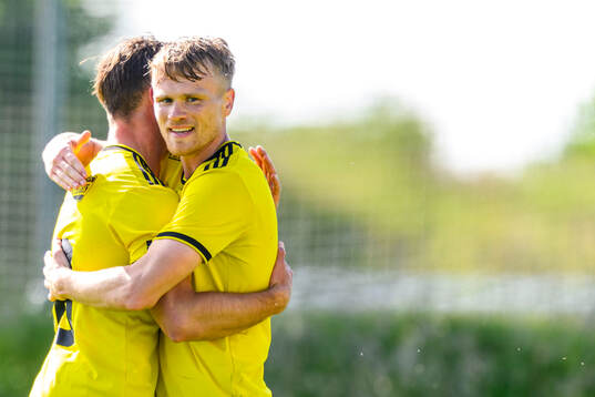 Astrios Isak Petersson jublar