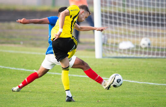  IFK Hässleholms Philipp Berndt gör 0-2 och jublar i matchen i div 2 mellan FBK Balkan och IFK Hässleholm i Malmö 10 juni 2024.
