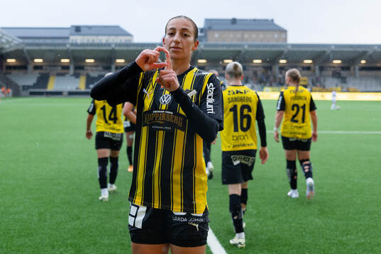 Häckens Rusul Rosa Kafaji jublar efter 3-1