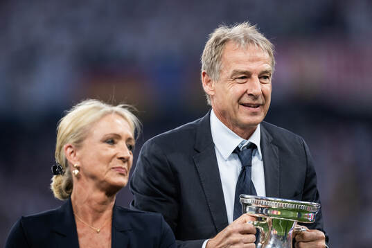 Heidi Beckenbauer and Jürgen Klinsmann with the Henri