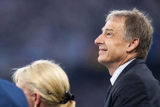 Jürgen Klinsmann honour the late Franz Beckenbauer