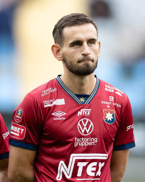 Örgrytes Erion Sadiku innan fotbollsmatchen i Superettan