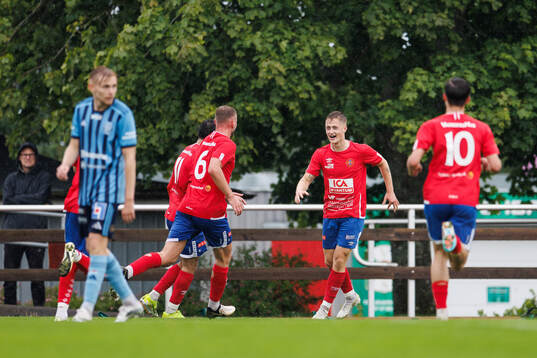 Varbergs Malte Nydén jublar efter 3-1