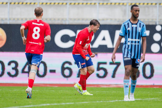 Varbergs William Borgryd jublar efter 1-1