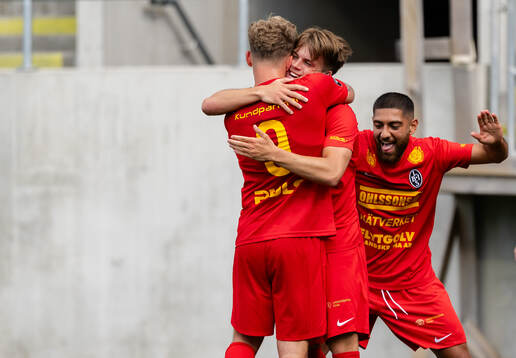 Landskronas Frederik Ihler , Rassa Rahmani och Victor Karlsson jublar efter 1-2