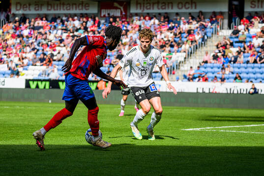 Helsingborgs Benjamin Acquah och Örebros Erik McCue
