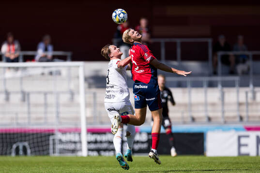 Östersunds Sebastian Karlsson Grach och Östers Mattis Adolfsson