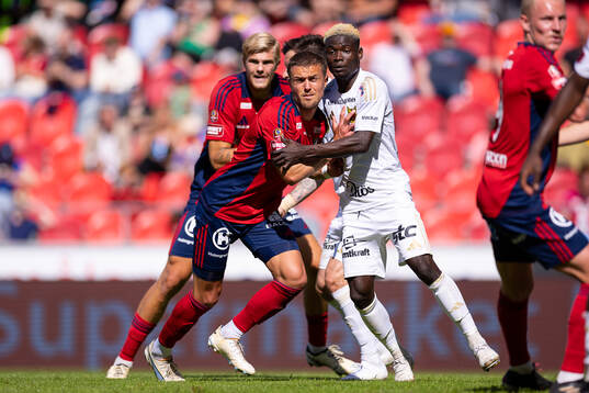 Östers Ivan Kricak och Östersunds Assiedou Yannick Armel Adjoumani