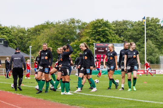 Varbergs spelare värmer