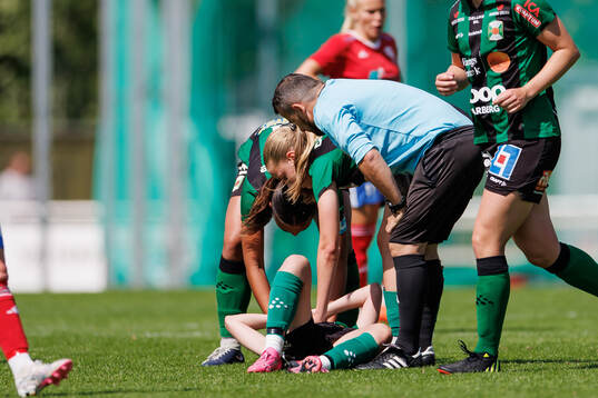 Varbergs Kellie Leppänen har ont