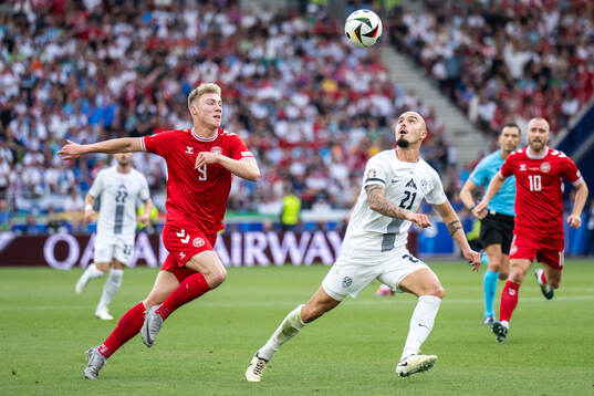 Rasmus Højlund of Denmark and Vanja Drkusic of Slovenia
