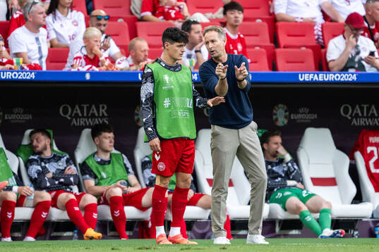Christian Nørgaard and head coach Kasper Hjulmand of