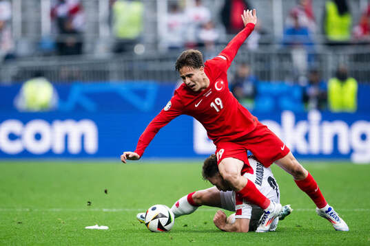 Otar Kakabadze of Georgia and Kenan Yildiz of Türkiye