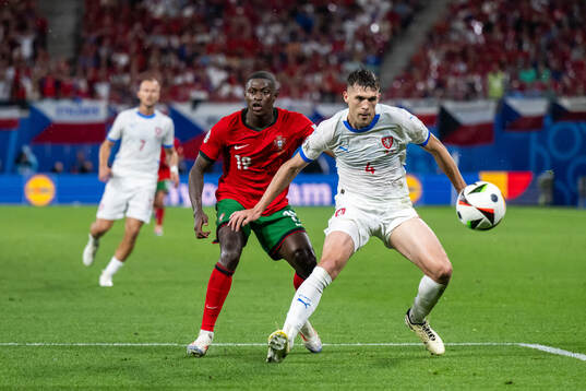 Nuno Mendes of Portugal and Robin Hranac of Czech Republic