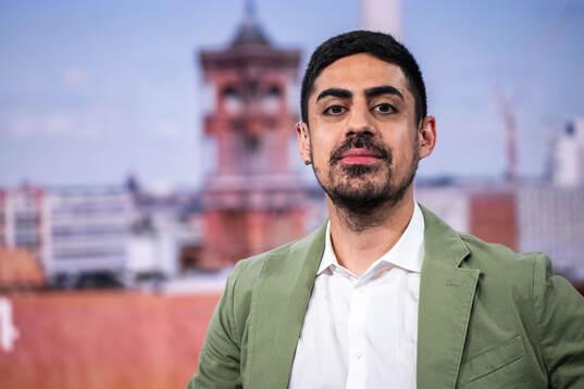 Siavoush Fallahi poserar för porträtt