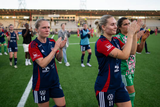FC Rosengårds Emilia Larsson och Emma Jansson jublar