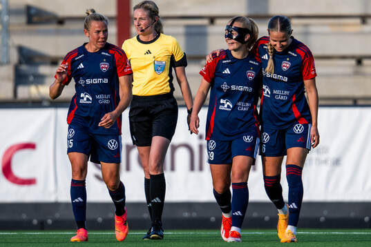 FC Rosengårds Sofie Bruun Bredgaard och Ria Noora Minerva