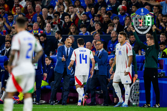 Head coach Luciano Spalletti and Federico Chiesa of Italy