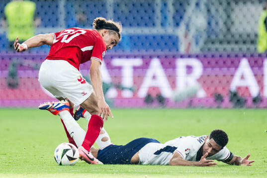 Yussuf Poulsen of Denmark and Jude Bellingham of England