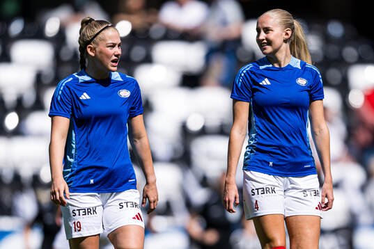 Sædis Run Heidarsdottir and Iselin Sandnes Olsen of