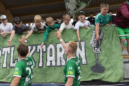 Brage spelarna jublar