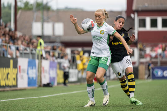 Hammarbys Smilla Holmberg och AIKs Michelle Rojas Flores