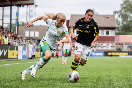 Hammarbys Smilla Holmberg och AIKs Michelle Rojas Flores