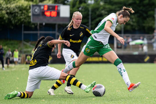 AIKs Michelle Rojas Flores och Nova Selin mot Hammarbys