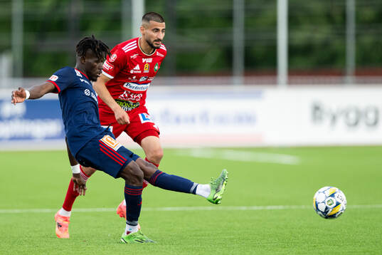 Sandvikens IFs Mamadou Kouyate och Skövde AIKs Elmar