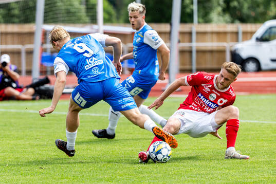 IK Oddevolds Linus Tornblad och Degerfors Teo Grönborg