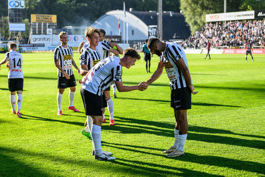 Landskronas Max Nilsson och Rassa Rahmani jublar efter 1-0