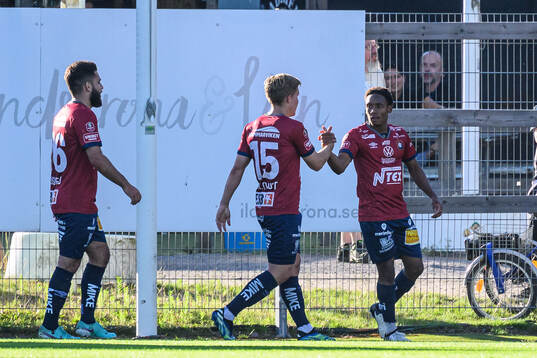Örgrytes Aydarus Abukar jublar efter 1-2
