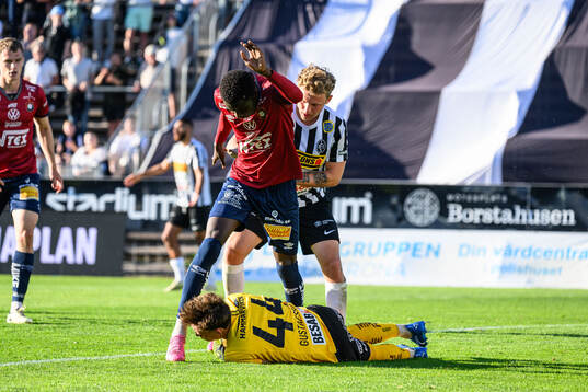 Örgrytes målvakt Hampus Gustafsson och Abdoulaye Faye och Landskronas Frederik Ihler
