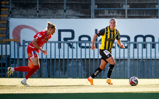 KIF Örebros Inka Sarjanoja och Häckens Hanna Wijk