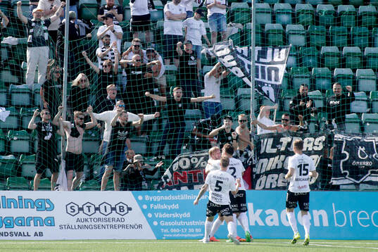 Örebros Karl Holmberg jublar efter 1-3