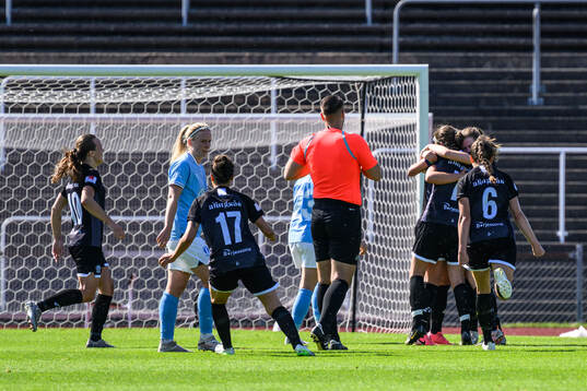 Alingsås Moa Öhman jublar efter 2-2