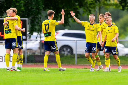 Ängelholm spelare jublar